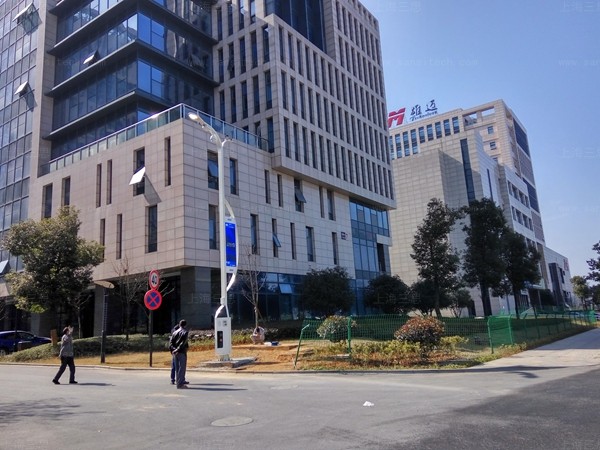 上海三思杭州聪明路灯案例