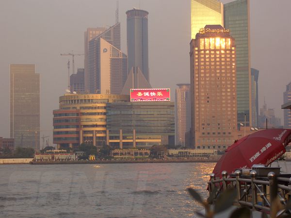 上海市正直广场室外全黑色LED显现屏