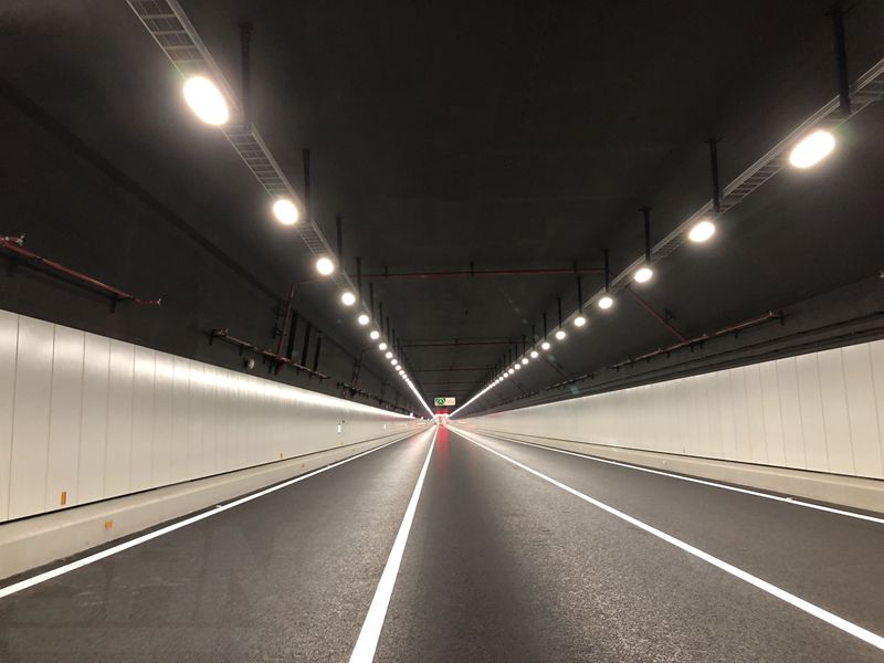 6.7千米长海底地道中的LED反射式地道灯