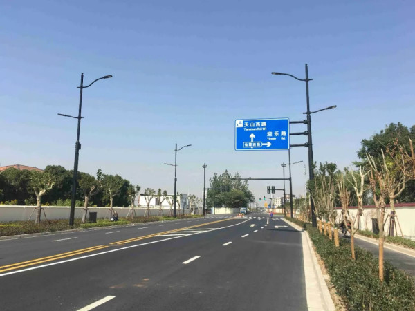 2018中国国际入口博览会“多杆合一”