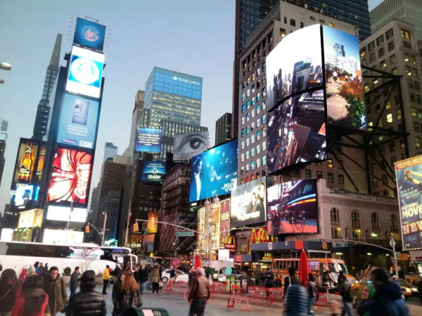 Broadway 1552号，800㎡显现屏