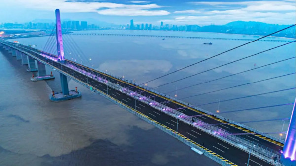 三思案例：港珠澳大桥LED照明工程及谍报板
