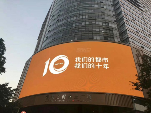 约470㎡ 深圳自在之窗室外LED弧形屏