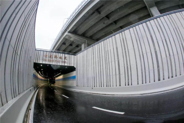 三思承建诸光路公开通道地道照明工程