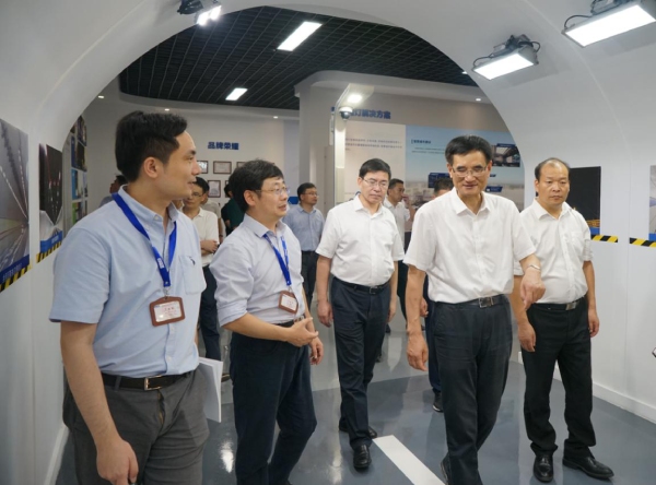 浙江省委常委、统战部部长熊建平（右二）、金华市委布告陈龙（中），浦江县委布告程天云（右）