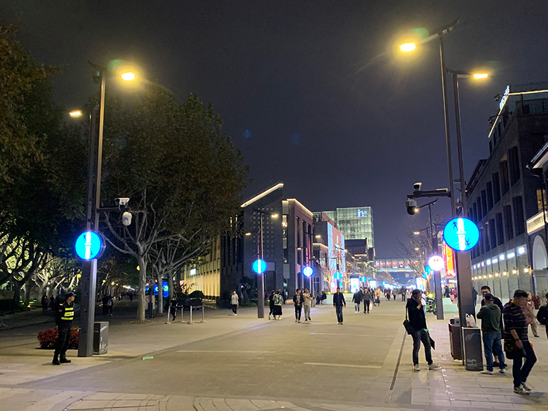 聪明灯杆成为,鞭策聪明都会扶植,新能源
