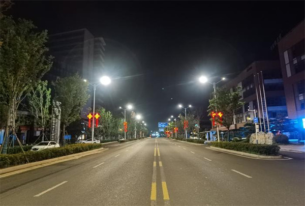 三思助力城阳区主城区路灯节能革新工程
