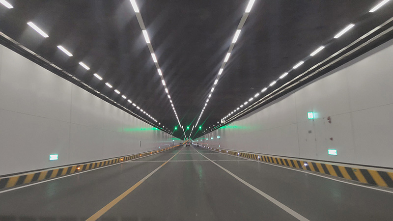 条形分体式地道灯
