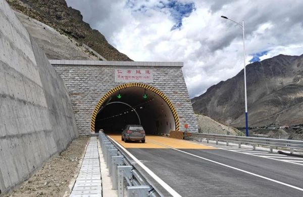 西藏重点高速地道,地道照明,地道灯,LED灯