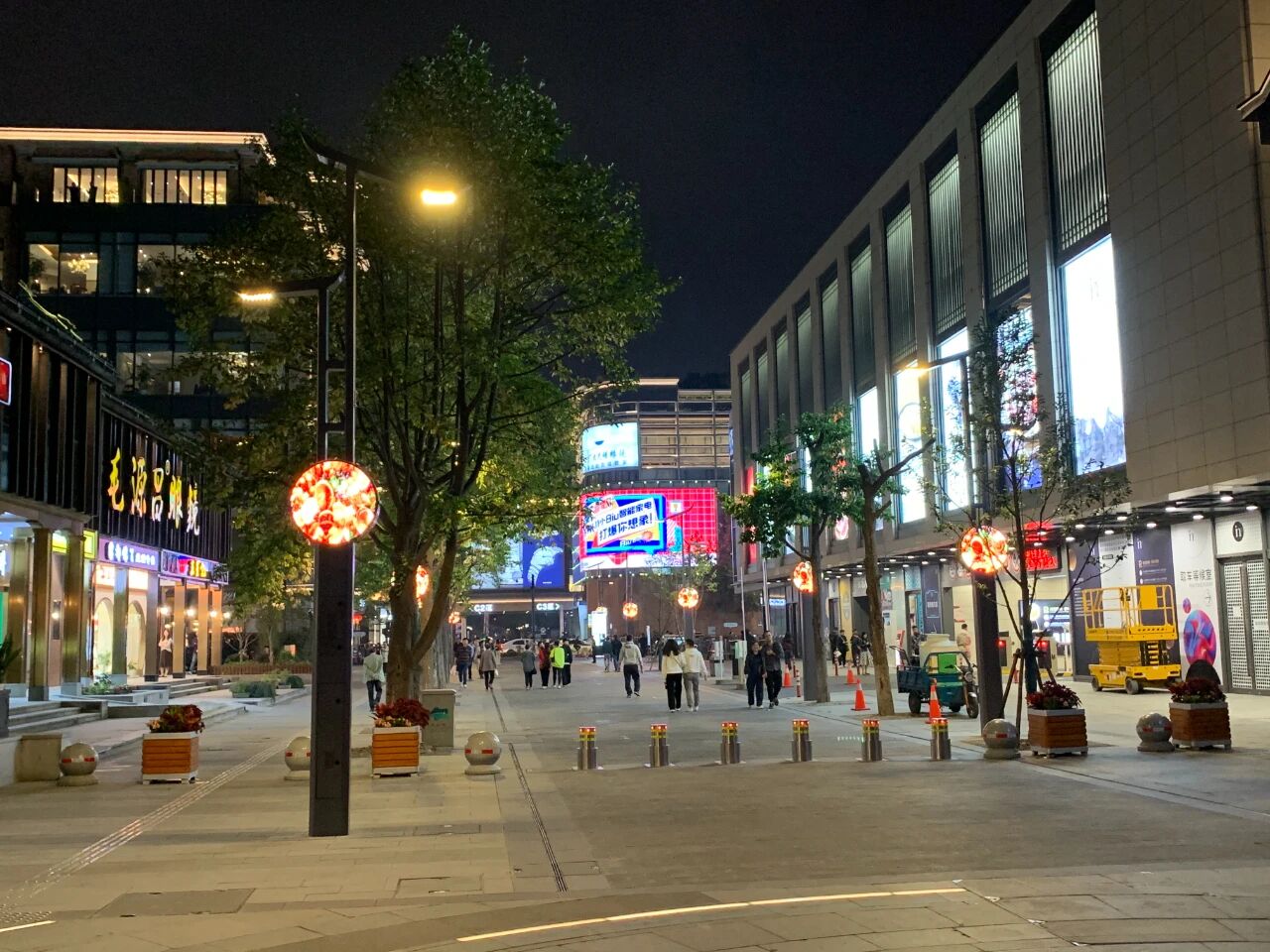 当咱们追光时,也在追随你,三思LED,照亮家国,同庆之路